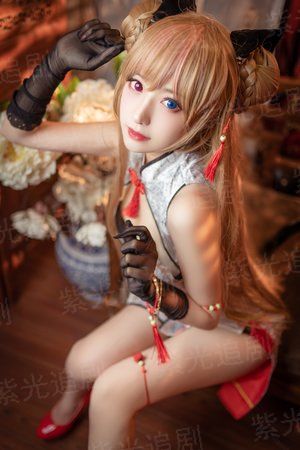 橘衫男子